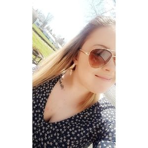 Meet your Posher, Melissa